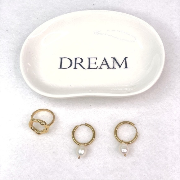 BRAND NEW Bundle Jewelry earrings and Ring with Trinket Dish - Picture 1 of 9